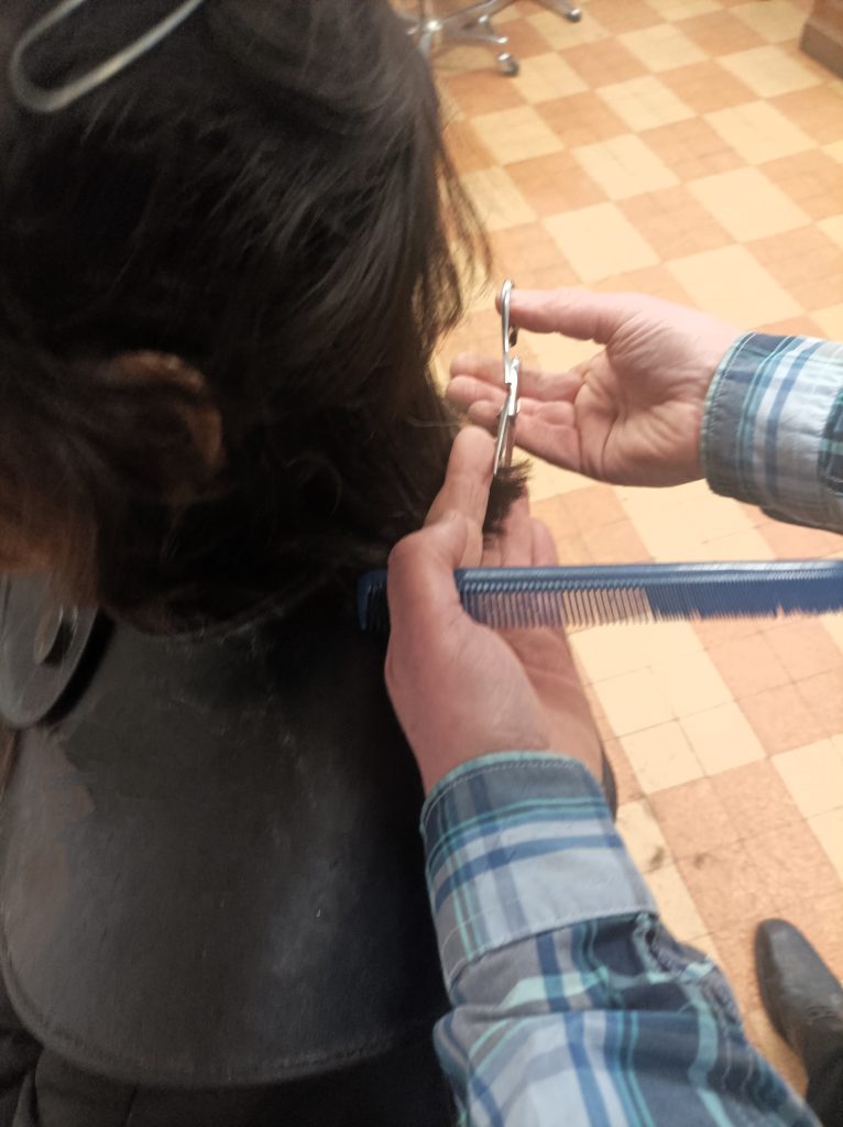 Expert en technique de coupe aux ciseaux au 92 rue Didot à Paris 14e arrondissement