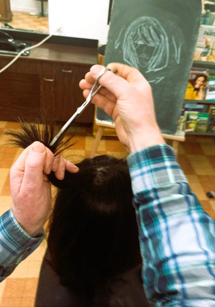 Technique de coupe aux ciseaux au 92 rue Didot à Paris 14e arrondissement